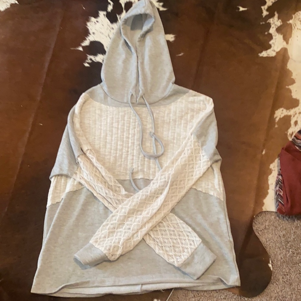 Light weight sweater